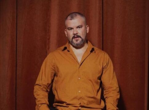 Saiba quem é Gabriel Domingues, indicado na categoria Melhor Direção de Elenco