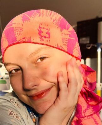 Morre influenciadora Isabel Veloso, aos 19 anos, que tratava câncer