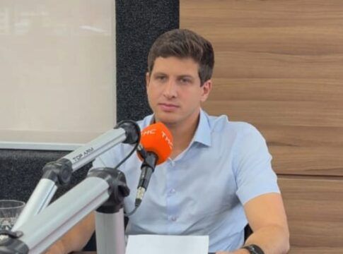 “Oportunismo eleitoral”, diz João Campos sobre pedido de impeachment