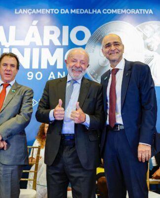 Lula diz que valor do salário mínimo é muito baixo e é preciso trabalhar para aumentá-lo