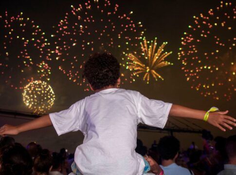 Réveillon do Rio reúne 5,1 milhões de pessoas em 13 palcos, diz Riotur