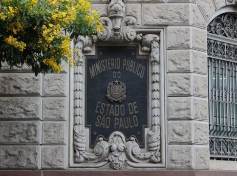 Operação do MP prende delegada suspeita de envolvimento com PCC em São Paulo