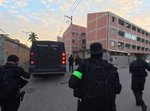 Operação policial em Manguinhos afeta circulação de trens da Supervia, no Rio