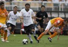 Perdigão em ação contra o Vila Nova, na Série B de 2008 (Foto: Agência Corinthians)