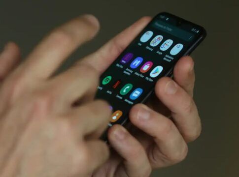 Reino Unido estuda proibição de redes sociais para crianças a exemplo da Austrália