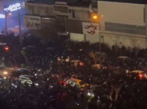 Protesto nas ruas de Teerã, capital do Irã