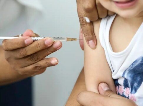 EUA reduzem recomendação para quatro vacinas infantis, incluindo gripe