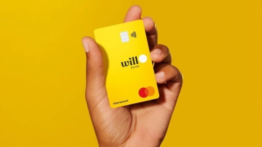 Mão segurando cartão do Will Bank