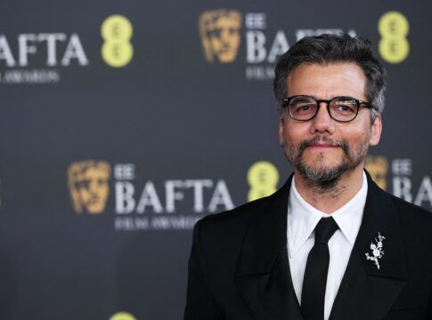 O ator Wagner Moura posa no tapete vermelho durante a cerimônia do British Academy of Film and Television Awards (BAFTA) 2026, no Royal Festival Hall, em Londres