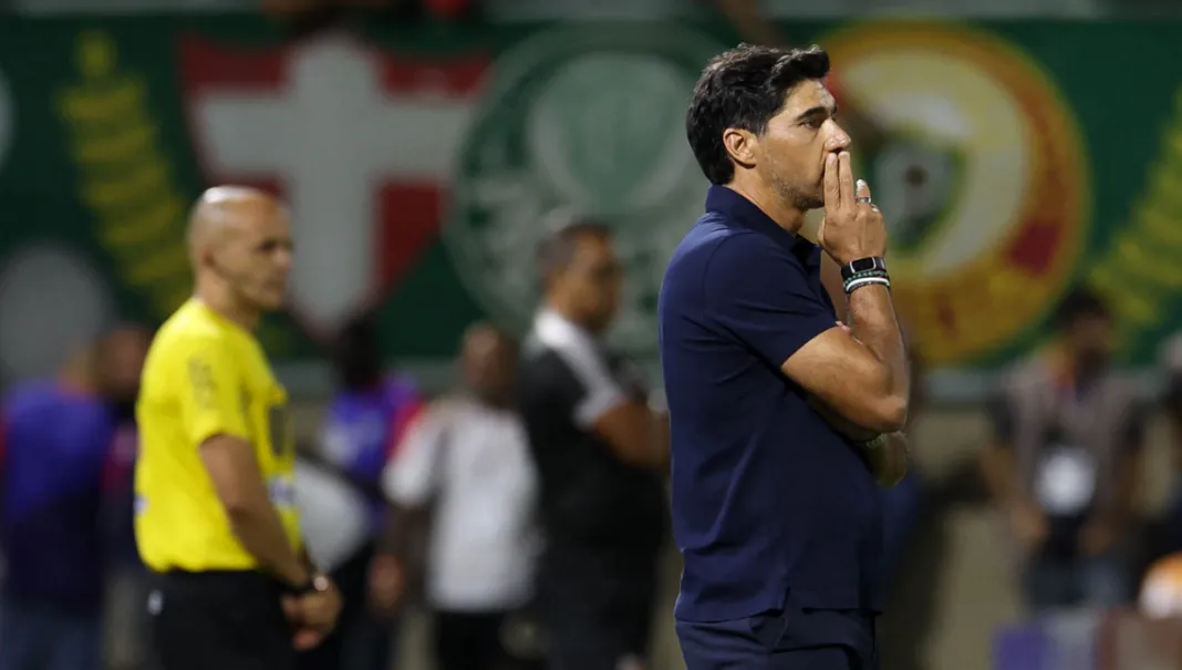 O técnico Abel Ferreira, da SE Palmeiras, em jogo contra a equipe do Capivariano FC, durante partida válida pela quarta de final, do Campeonato Paulista, Série A1, na Arena Barueri