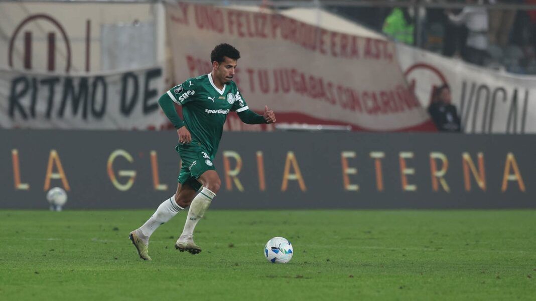 Lucas Evangelista em jogo do Palmeiras