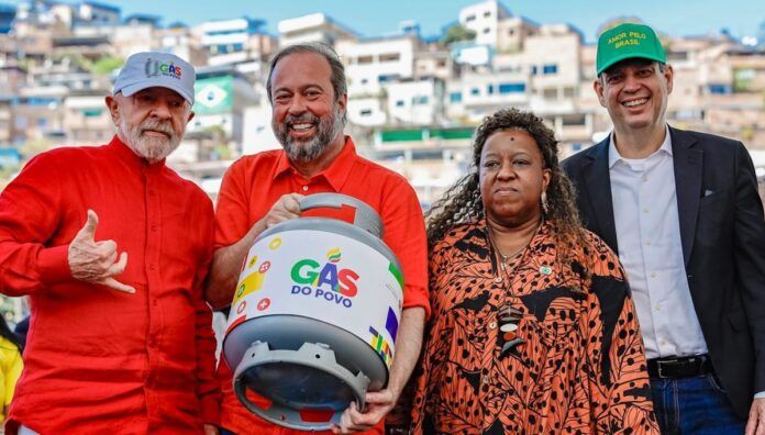 Presidente da República, Luiz Inácio Lula da Silva, durante cerimônia de anúncio do Programa “Gás do Povo”. Campo do Najá, Aglomerado da Serra – Belo Horizonte (MG)