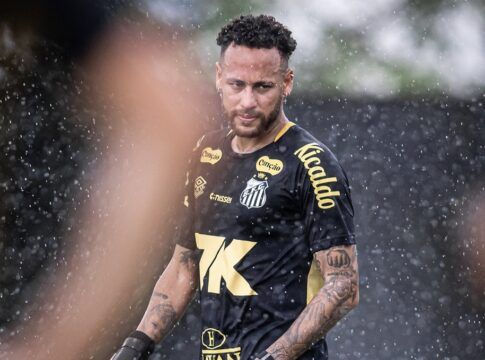 Neymar em treino do Santos no CT Rei Pelé