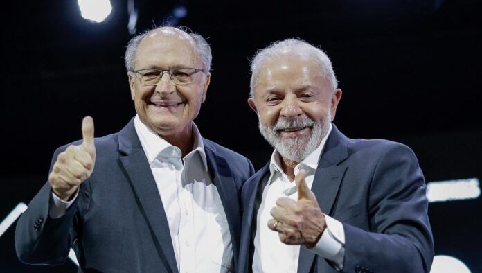 Geraldo Alckmin e Lula durante o Salão do Automóvel
