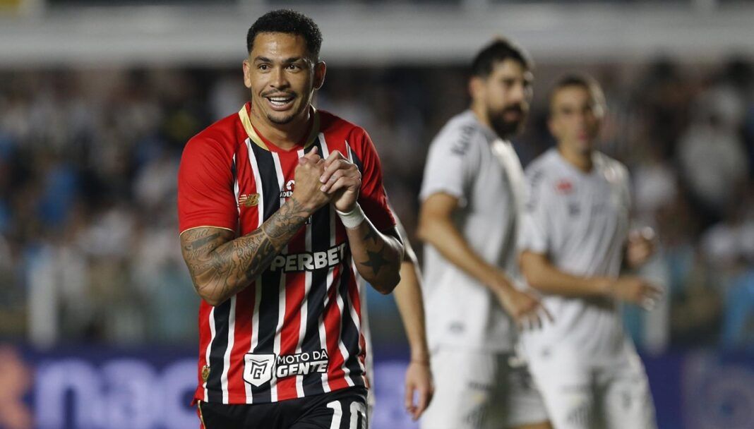 Luciano, do São Paulo, comemora gol contra o Santos