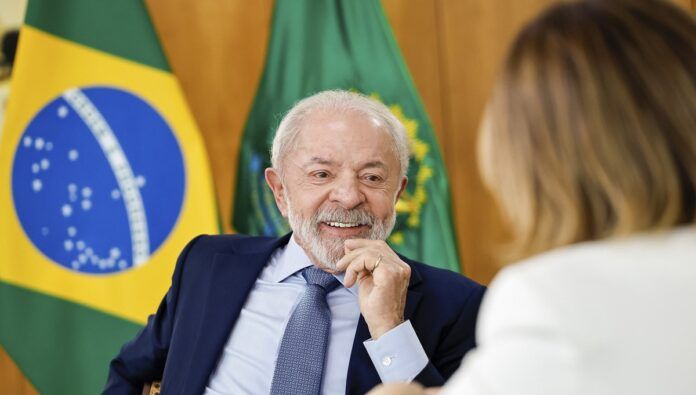 Lula dá entrevista à jornalista Daniela Lima