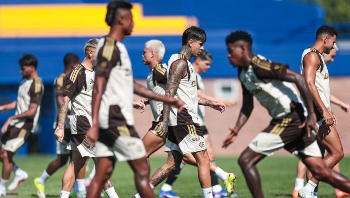 Treino do Flamengo no campo do Boca Juniors