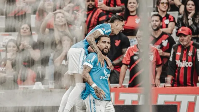 Athletico perde mais um pênalti, é derrotado pelo Londrina e cai no Paranaense