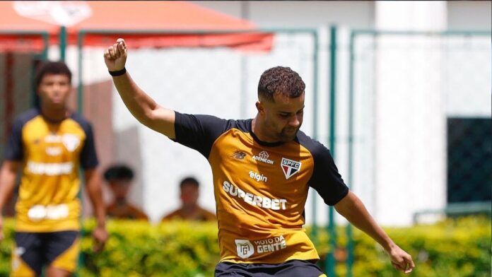 “Vai ter que reconquistar a torcida”, diz Rui Costa sobre Alisson