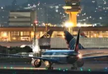 Avião na pista do aeroporto de Guarulhos