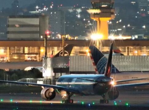 Avião na pista do aeroporto de Guarulhos