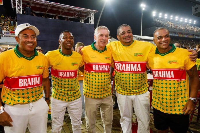 Júnior, Amaral, Ancelotti, Vampeta e Denílson no Camarote Bar Brahma (Patrícia Devoraes/Brazil News/ Divulgação/Brahma)