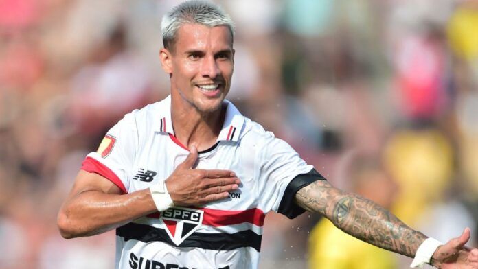 Ferreirinha volta a ser opção para Crespo diante do Bragantino