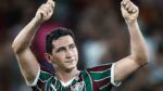 Jogador Paulo Henrique Ganso com a camisa do Fluminense