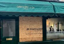 Ladrões armados assaltam joalheria em plena luz do dia em Londres