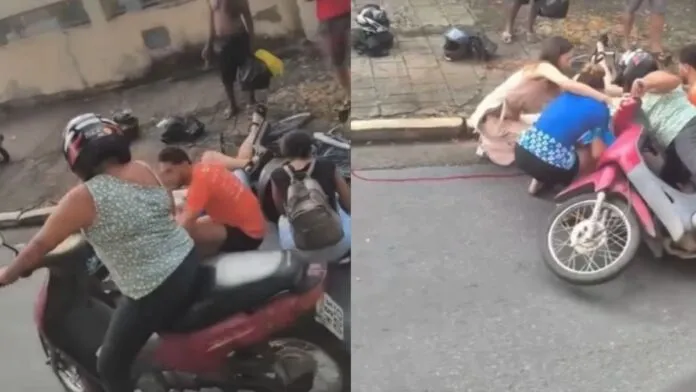 Motociclista cai ao parar para observar acidente em Minas Gerais; assista