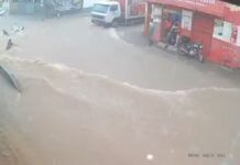 Mulheres são arrastadas por enxurrada durante forte chuva em Minas Gerais; veja vídeo 