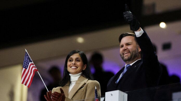 O vice-presidente dos EUA, J.D. Vance, ao lado da mulher, Usha Vance, durante a abertura dos Jogos Olímpicos de Inverno (Foto: Yara Nardi/Reuters)