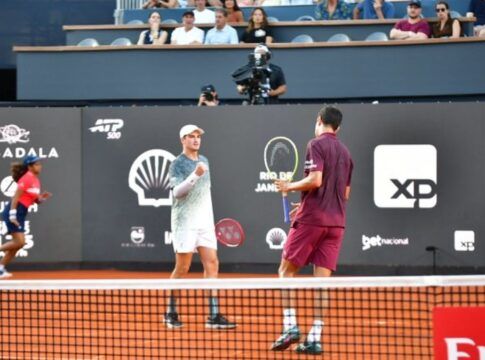 João Fonseca e sua dupla Marcelo Melo no Rio Open