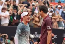 João Fonseca e Marcelo Melo comemoram vitória em quadra