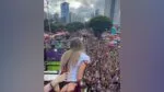 Luisa Sonza em cima do trio durante bloco em Belo Horizonte