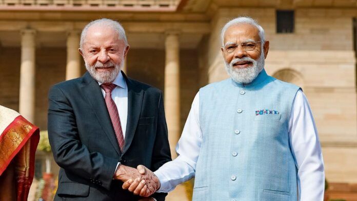 Lula cumprimenta o primeiro-ministro indiano Narendra Modi