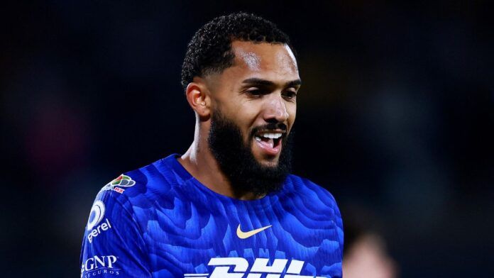 Ex-Flamengo entra no segundo tempo e busca virada no México