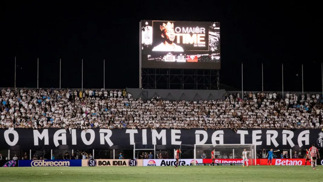 Torcida do Santos na Vila