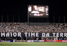Torcida do Santos na Vila