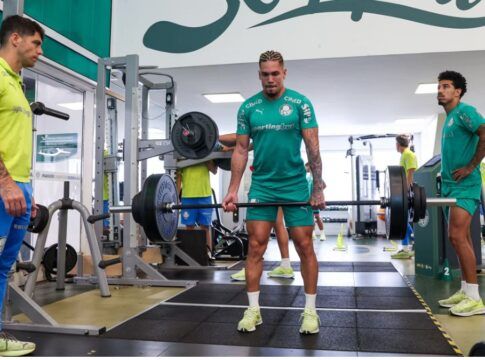 E o Paulinho? Palmeiras destaca evolução clínica do atacante