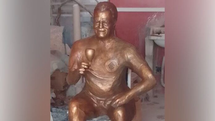 Estátua de Abel Braga é inaugurada em Atlântida com presença do ídolo