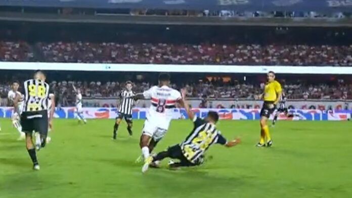 Árbitro de San-São, Gabriel Menino e Alexandre Mattos são denunciados pelo TJD-SP