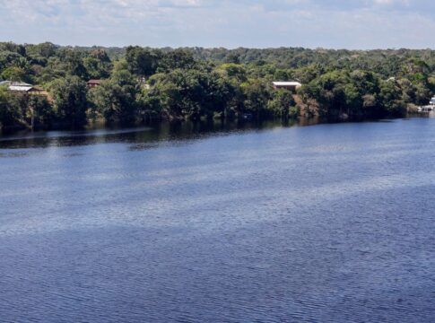 Cheia de rios amazônicos deixa 35 cidades em alerta e emergência