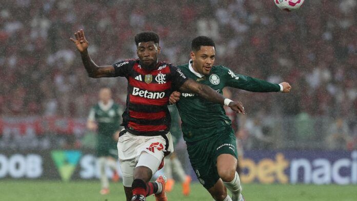 Emerson Royal e Vitor Roque