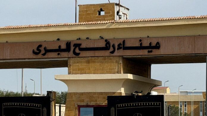 Israel reabre passagem de Rafah um dia depois de bombardear a região