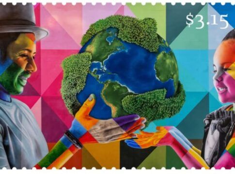 Eduardo Kobra celebra selo comemorativo da ONU com seu mural: “Muita dedicação”