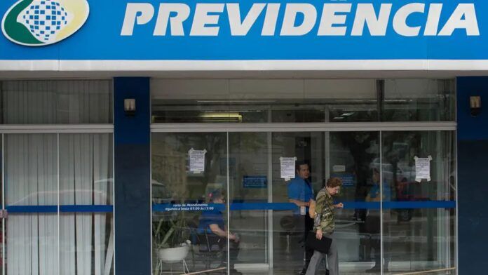 INSS retoma atendimento presencial em agências do país