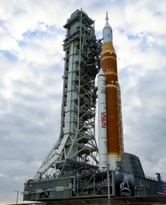 Nasa adia missão tripulada à Lua após vazamento de hidrogênio líquido