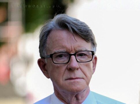 Governo britânico envia à polícia e-mails entre ex-ministro e Jeffrey Epstein