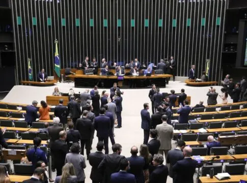 Câmara aprova reajuste salarial para servidores do Legislativo Federal com aumento de 9%